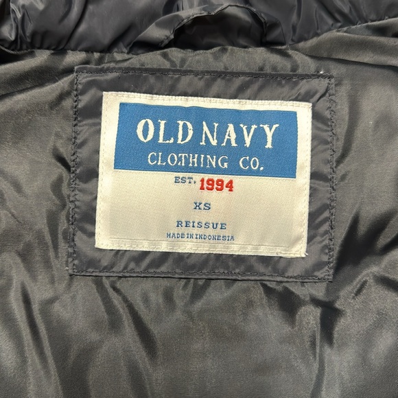 Old Navy men’s puffer vest 90s style. XS - Picture 2 of 4